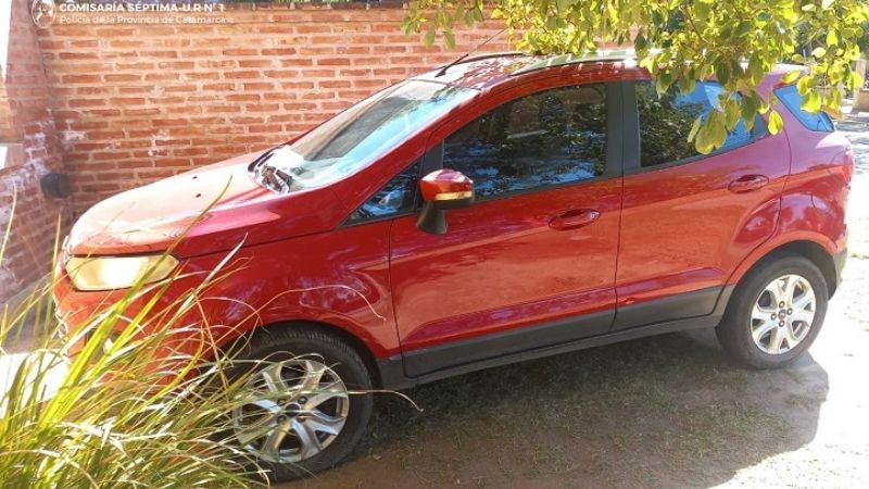 Encuentran una Eco Esport abandonada