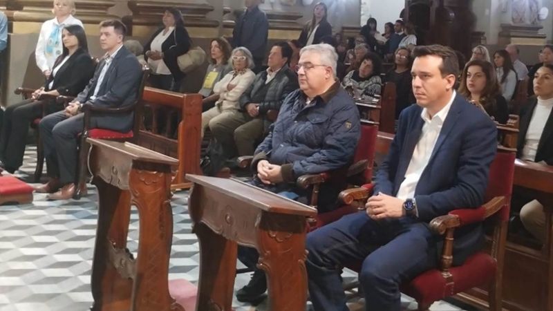El Poder Ejecutivo provincial y municipal  rindió su homenaje a la Virgen