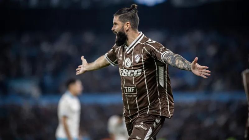 Primer batacazo; Platense eliminó a Racing