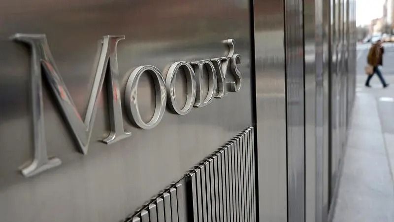 Moody’s abre la puerta a una mejora de la calificación crediticia de Argentina, pero con cautela
