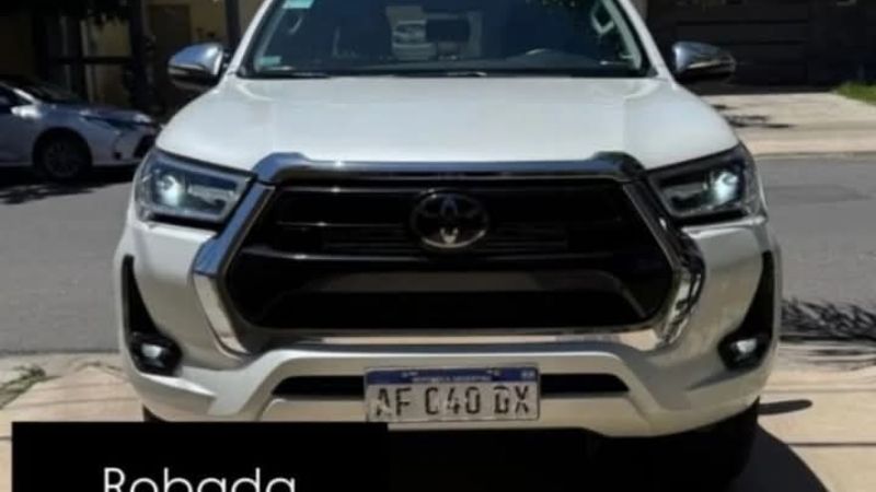 Robaron una Hilux Blanca 4x4 en pleno centro y ya circula por Tucumán