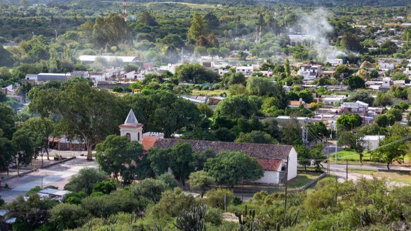 Se puso violento con la policía en plena plaza y terminó aprehendido