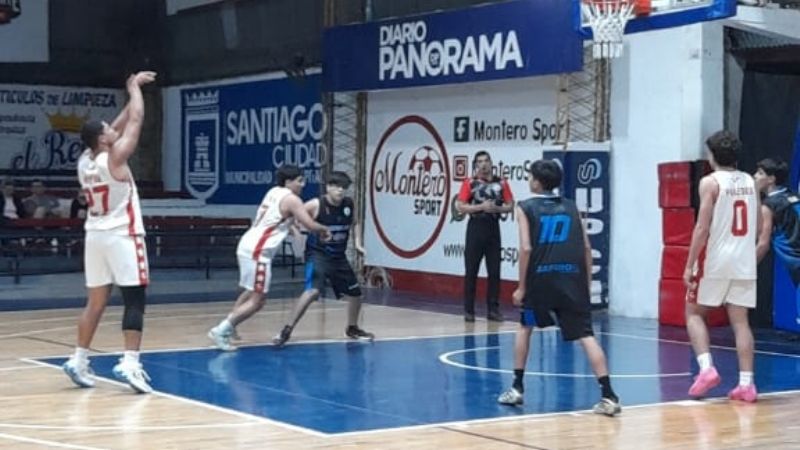 Red Star cayó por el Federal y juega por el Preparación con homenaje a "Sotillo" Sotomayor