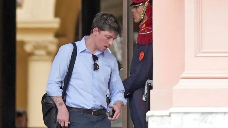 Cierran cuenta atribuida a Santiago Caputo tras escándalo por video fake de Macri