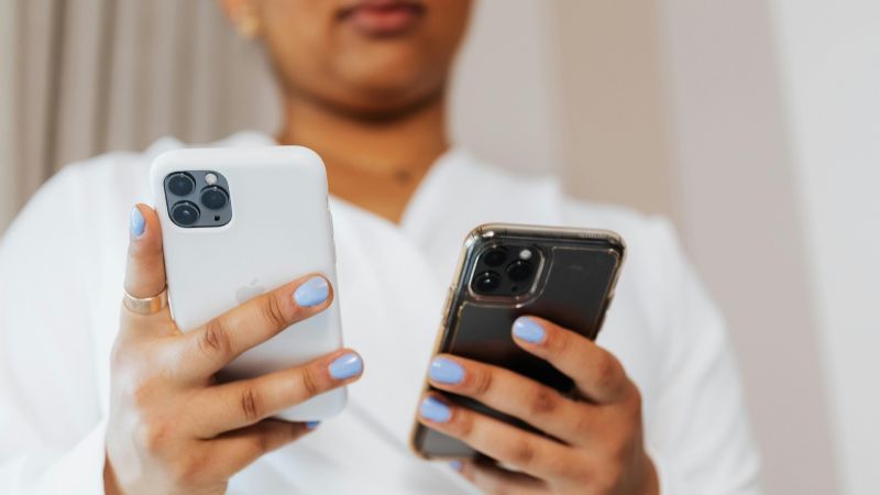 El Gobierno baja aranceles y reduce impuestos a celulares y consolas