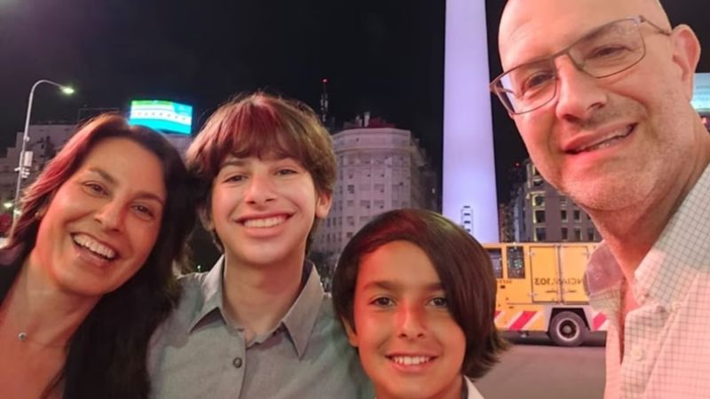 Triple crimen: la principal hipótesis es que la madre mató a toda su familia y se suicidó