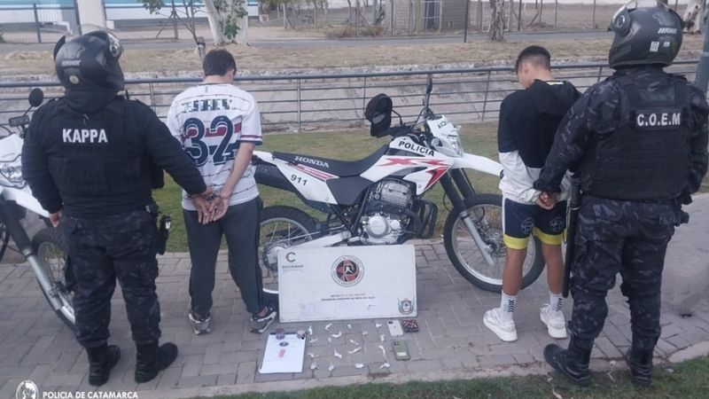 Vendían droga en una plaza