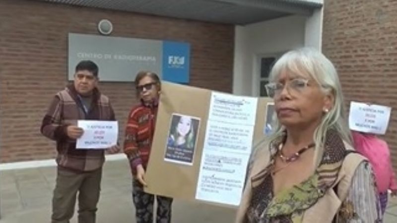 Acusan a centro médico de arruinarle la vida a una joven con cáncer