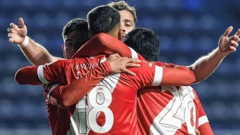 Argentinos goleó a Excursionistas y está en 8vos. de final