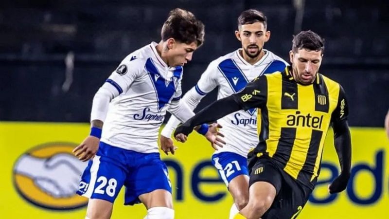Vélez empató con Peñarol y ganó su grupo