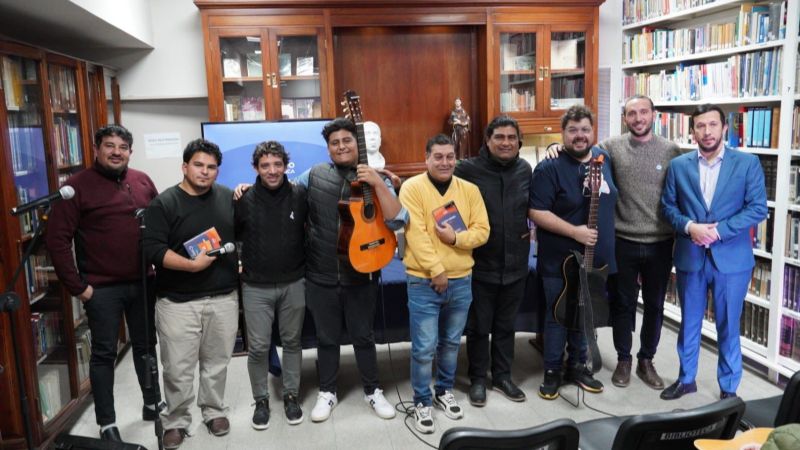 Artistas de toda la provincia recibieron copia de su trabajo discográfico