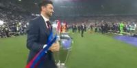 Una vez vencido el Inter,  Pastore, ya en soledad, volvió a portar la Orejona hacia su pedestal, antes de la entrega a los campeones.