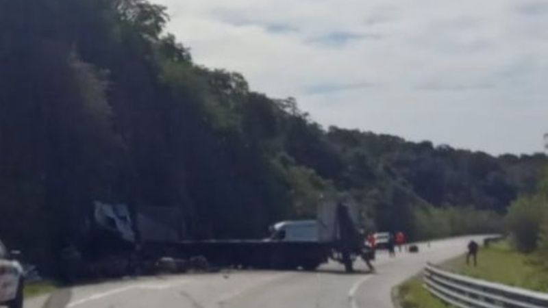Volcó un camión en El Totoral y cortaron la Ruta 38
