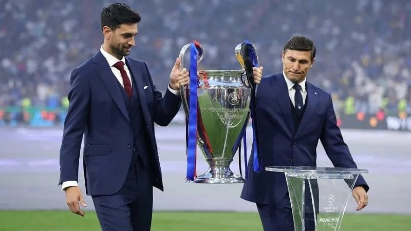 Pastore portó la Orejona con mensaje a Huracán…cábala?