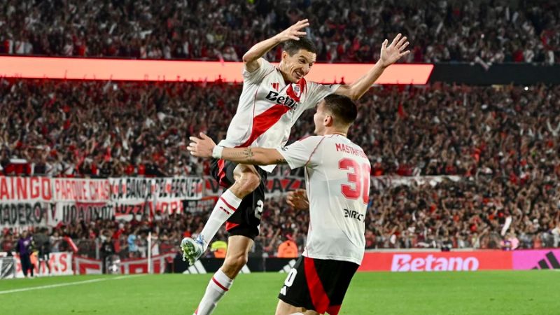 River goleó a Vélez y va con Barracas en 8vos.