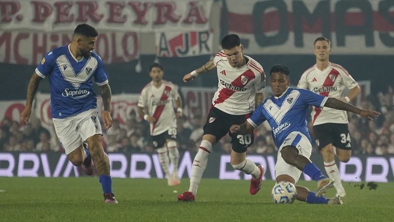 River goleó a Vélez y va con Barracas en 8vos.