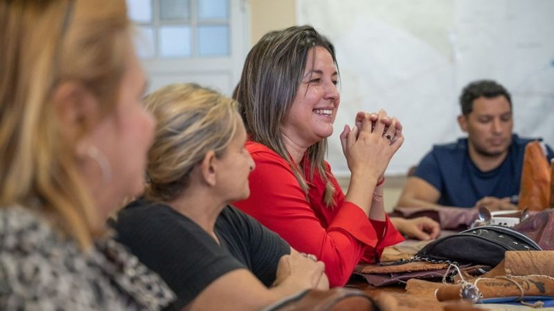 Mujeres rurales promueven la producción artesanal en cuero