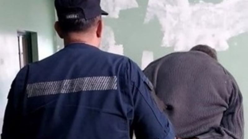 Golpeó y mantuvo cautiva a su pareja