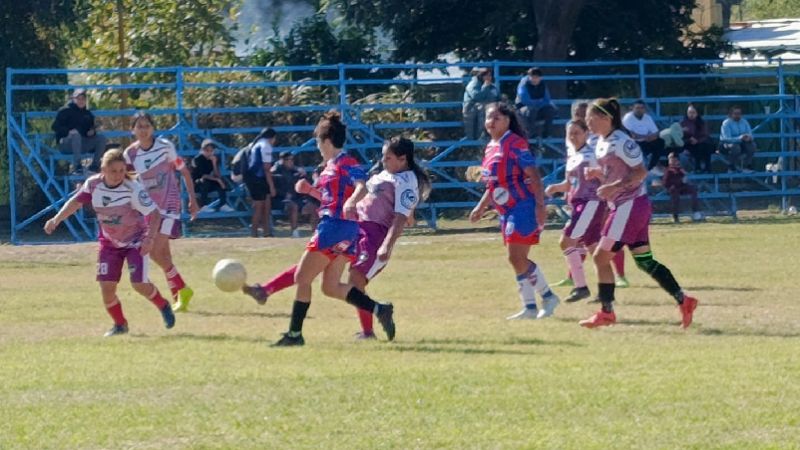 Obreros goleó y éxito de Los Sureños en el femenino chacarero