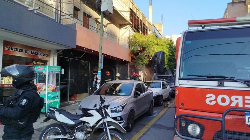 Sofocaron un incendio en un local comercial