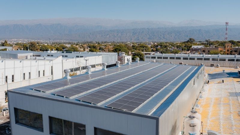 Confecat instaló sistema fotovoltaico para producir energía renovable