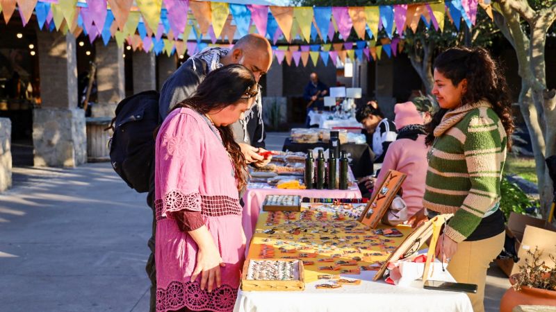 Vecinos y turistas disfrutaron de música, feria y sabores en Casa de la Puna