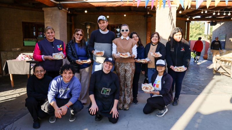 Vecinos y turistas disfrutaron de música, feria y sabores en Casa de la Puna