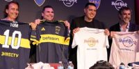 JUAN ROMÁN RIQUELME sellando la instalación de un Hard Rock Café en 
