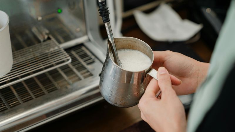 El sector lácteo crece 11% y el litro de leche paga un 67% más en dólares