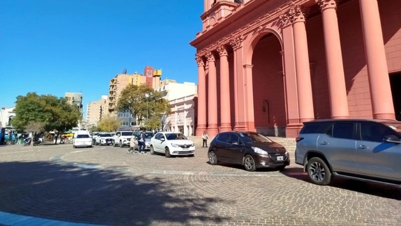 Histórico: autos pasan por el Paseo de la Fe