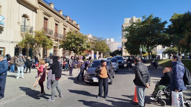 Histórico: autos pasan por el Paseo de la Fe