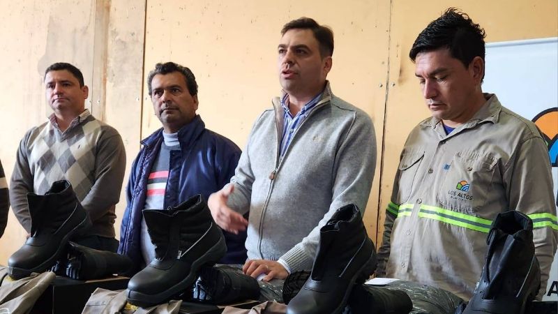El Municipio de Los Altos entregó indumentaria a trabajadores municipales