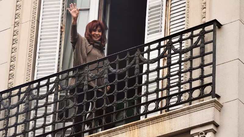 Cristina Kirchner condenada: prisión domiciliaria y la calle en llamas