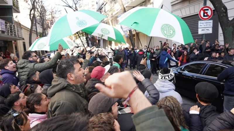 Descontarán el día a los empleados públicos que se concentren en la casa de Cristina