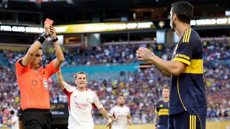 Figal pidió disculpas por su expulsión ante Benfica