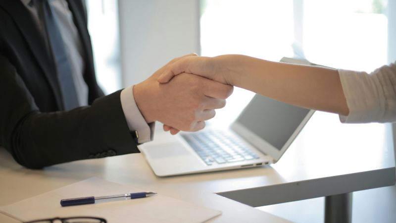 Una empresa busca empleados con ganas de progresar y ofrece capacitación paga