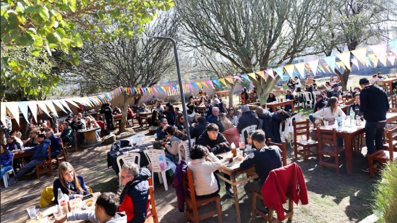 “Vinos y sabores” continúa este fin de semana con turismo, gastronomía y mucho arte catamarqueño