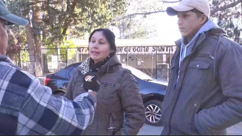 Robaron sanitarios en una escuela y padres reclaman respuestas