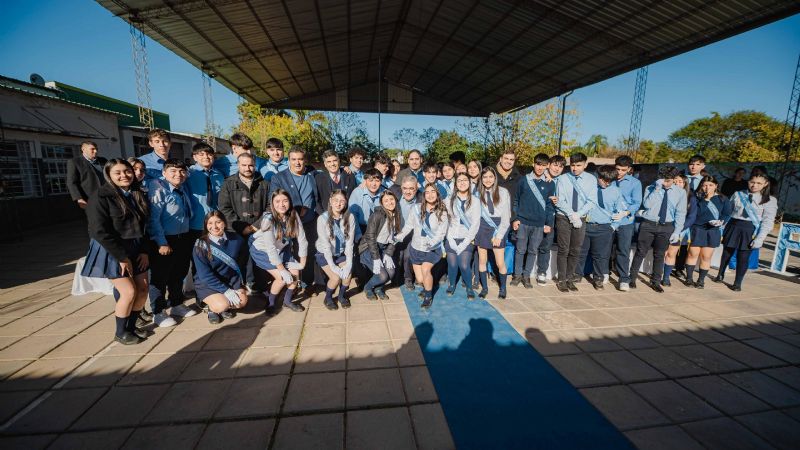 El Gobernador tomó juramento a la bandera en Los Altos