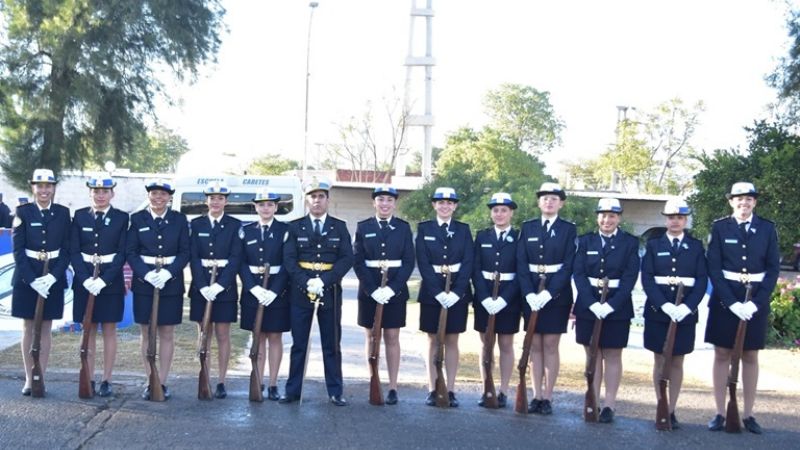 Alumnos cadetes y aspirantes a agentes juraron la bandera