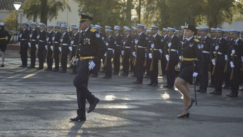Alumnos cadetes y aspirantes a agentes juraron la bandera