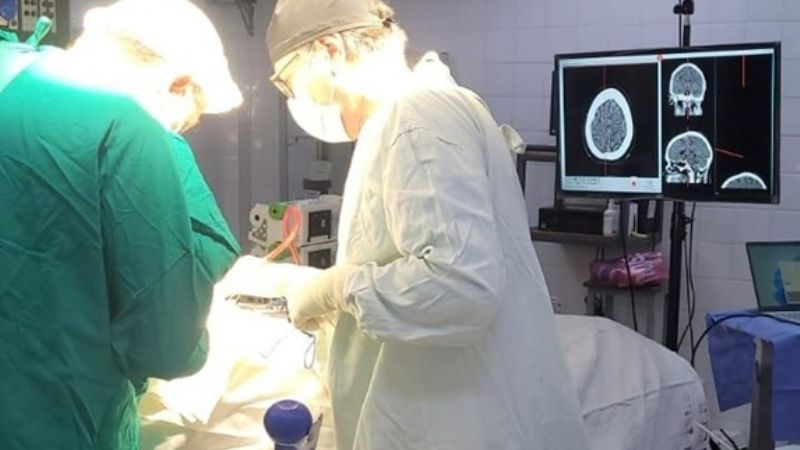 Se realizó por primera vez en la Sistema Público de Salud una neurocirugía