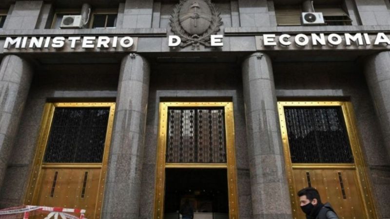 Economía enfrenta vencimientos por $10 billones y busca renovar deuda en pesos