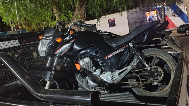 Le controlaron la moto, y era robada