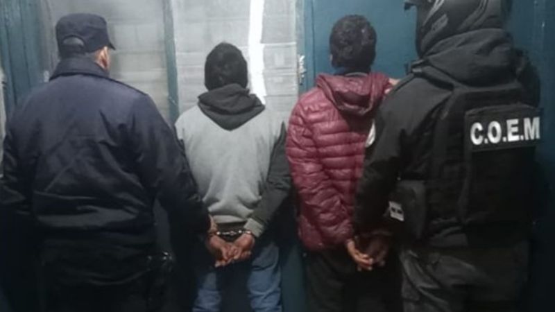 Aprehendidos por robar luminarias del alumbrado público