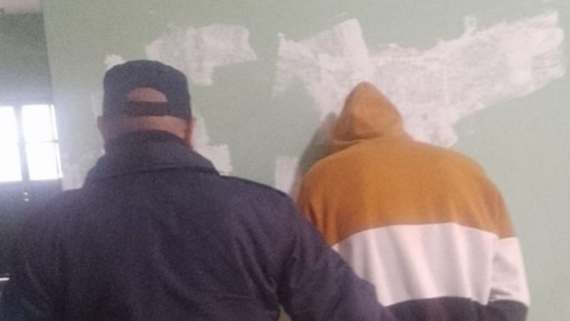 Robó el celular de su pareja, lo vendió y compró bebidas alcohólicas