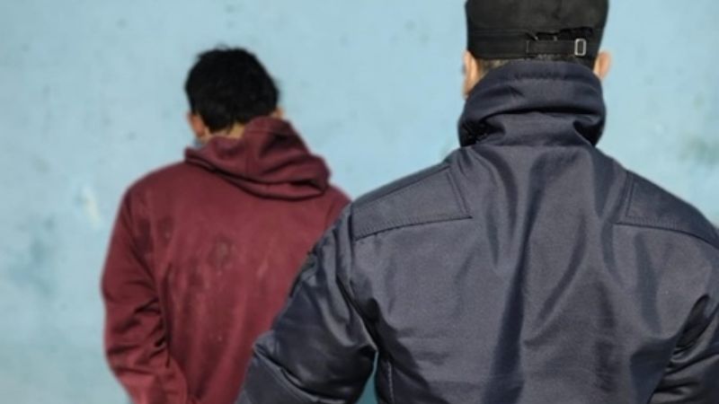 Alcoholizado, tomó un remis y después no quiso pagar el viaje