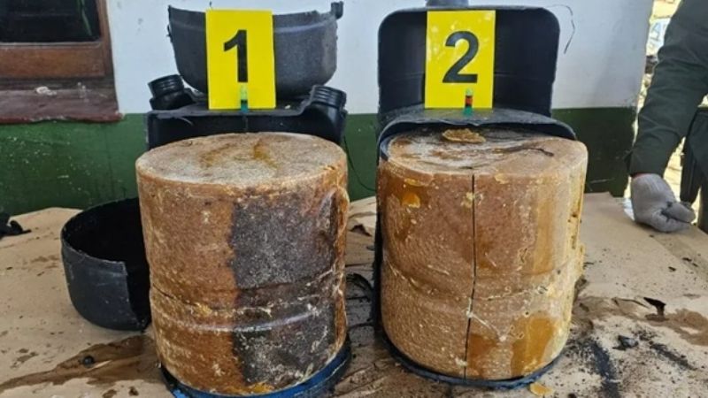 Perro antinarcóticos halló 40 kilos de pasta base en un camión