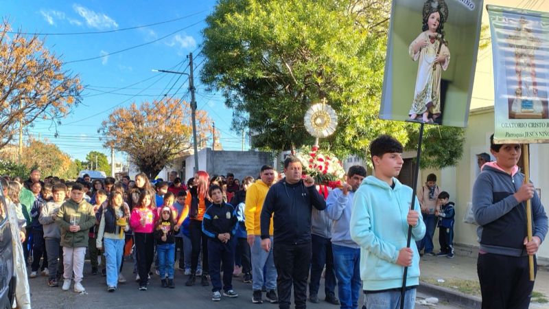 Celebran Corpus Christi en la parroquia Jesús Niño