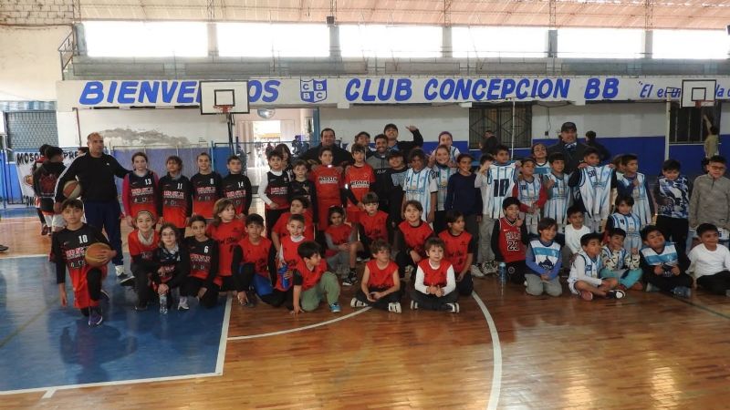 Red Star venció a Ateneo y manda en el Anual